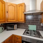 Spacious 4-Bedroom Home With Free Parking - Ideal For Those Working In Swansea