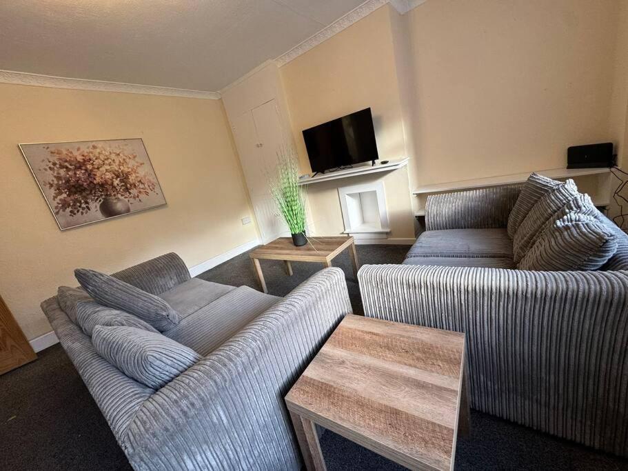 Holiday home Spacious 4-bedroom With Free Parking - Ideal For Those Working In Swansea