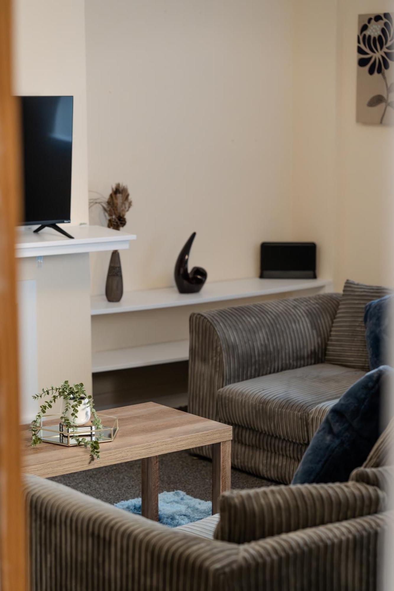 Holiday home Spacious 4-bedroom With Free Parking - Ideal For Those Working In Swansea