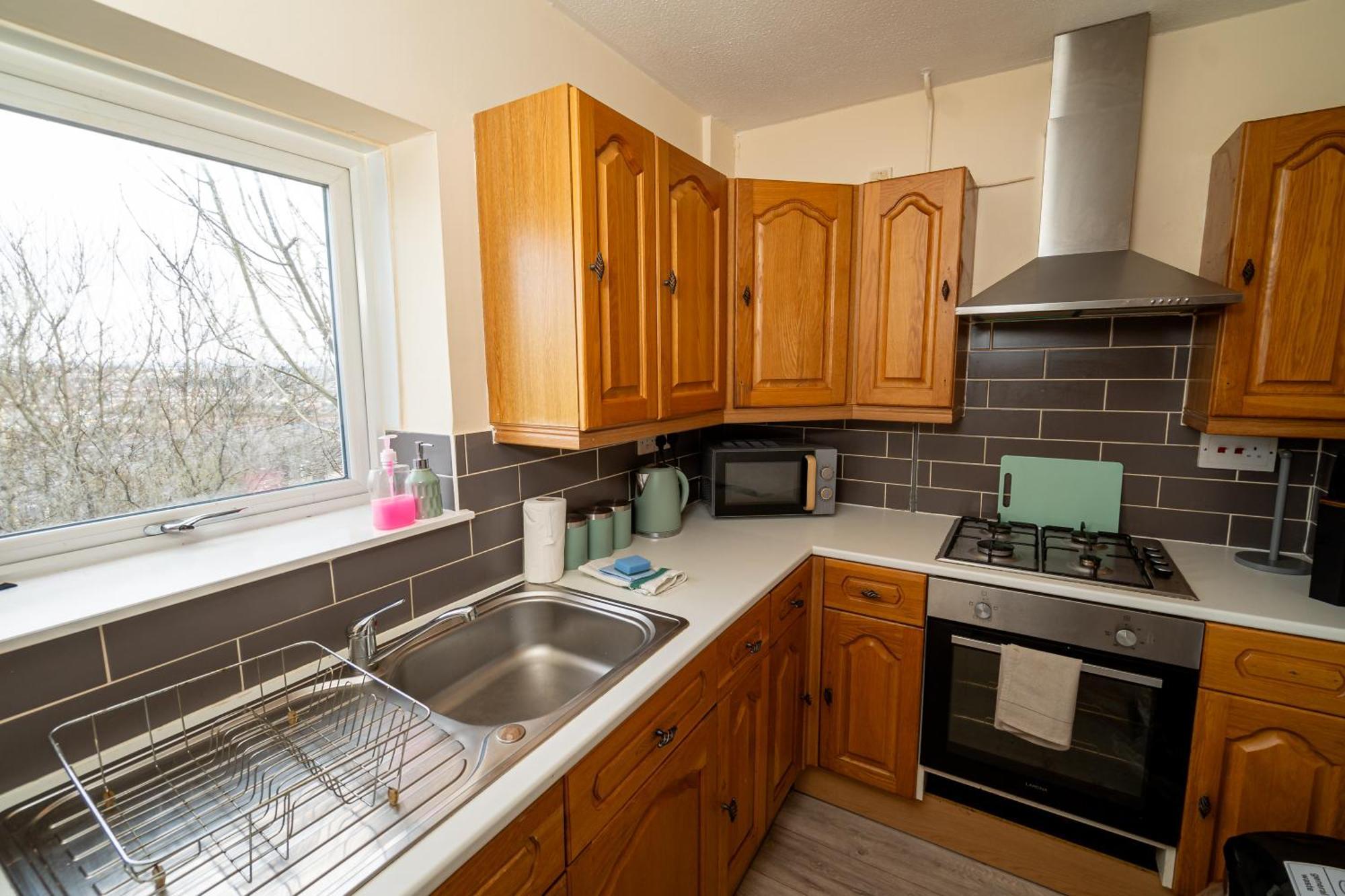 Holiday home Spacious 4-bedroom With Free Parking - Ideal For Those Working In Swansea